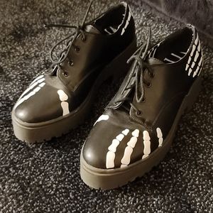 Grave robber derby flats